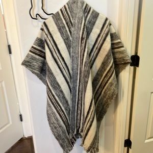 EUC All wool open front poncho. Extremely warm too warm for Arizona!